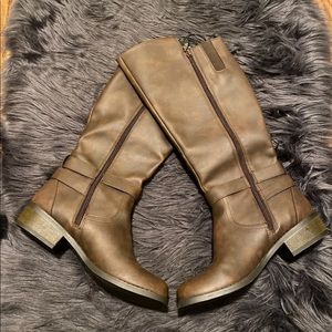 Arizona size 6 boots never worn